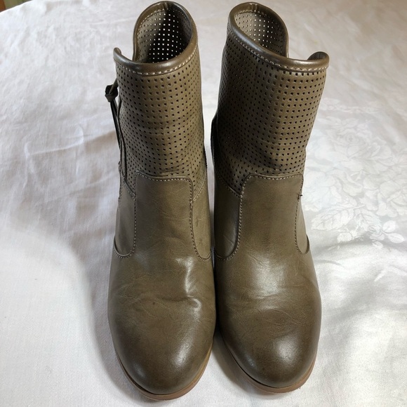 Report Jamie Heeled Boots - Picture 2 of 10